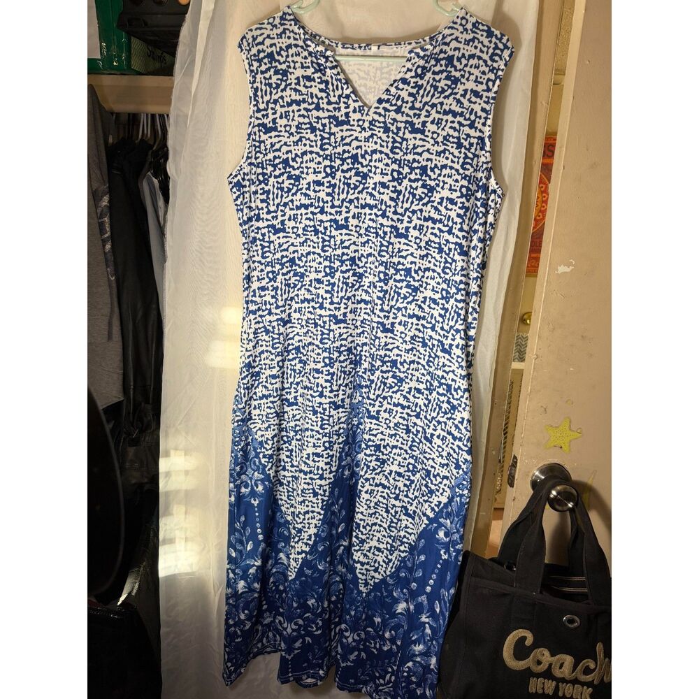 blue and white sleeveless V-neck dress